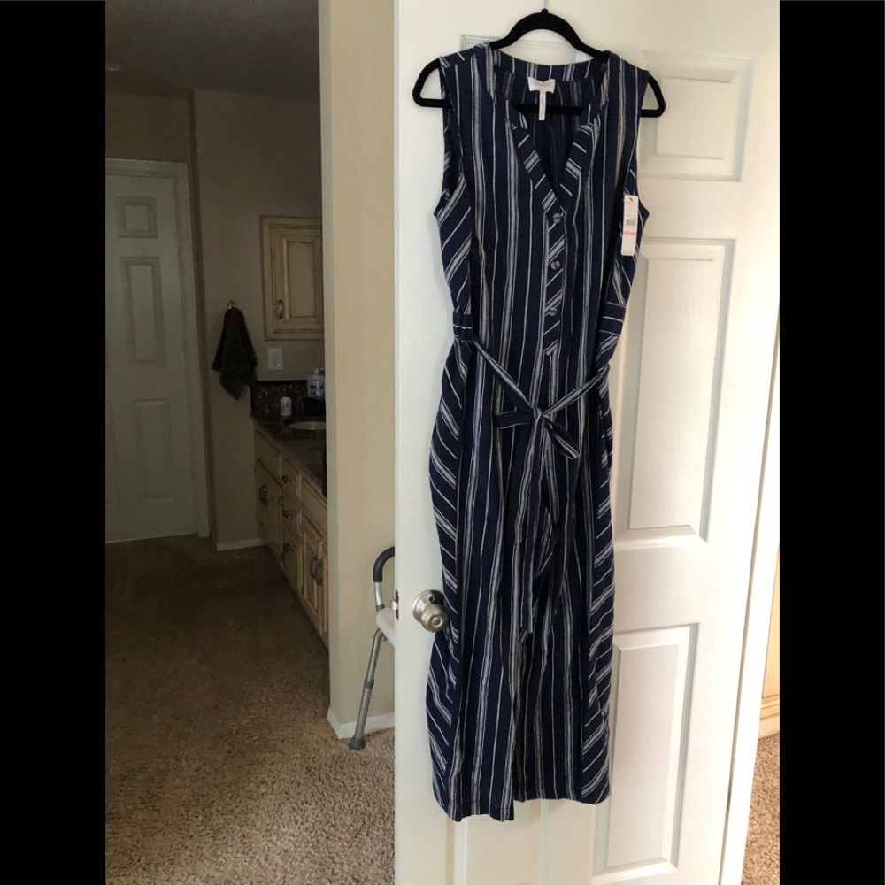 Woman’s size 10 jumpsuit  dark blue and white  tags still in it.